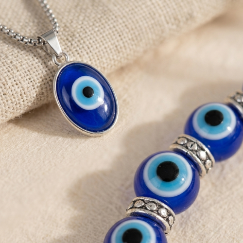 EVIL AYE PENDENT AND BRACELET SET FOR MEN